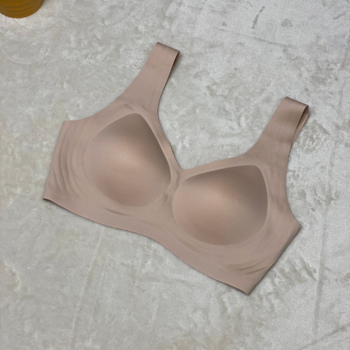 Sutien fără carcasă și fără cusături