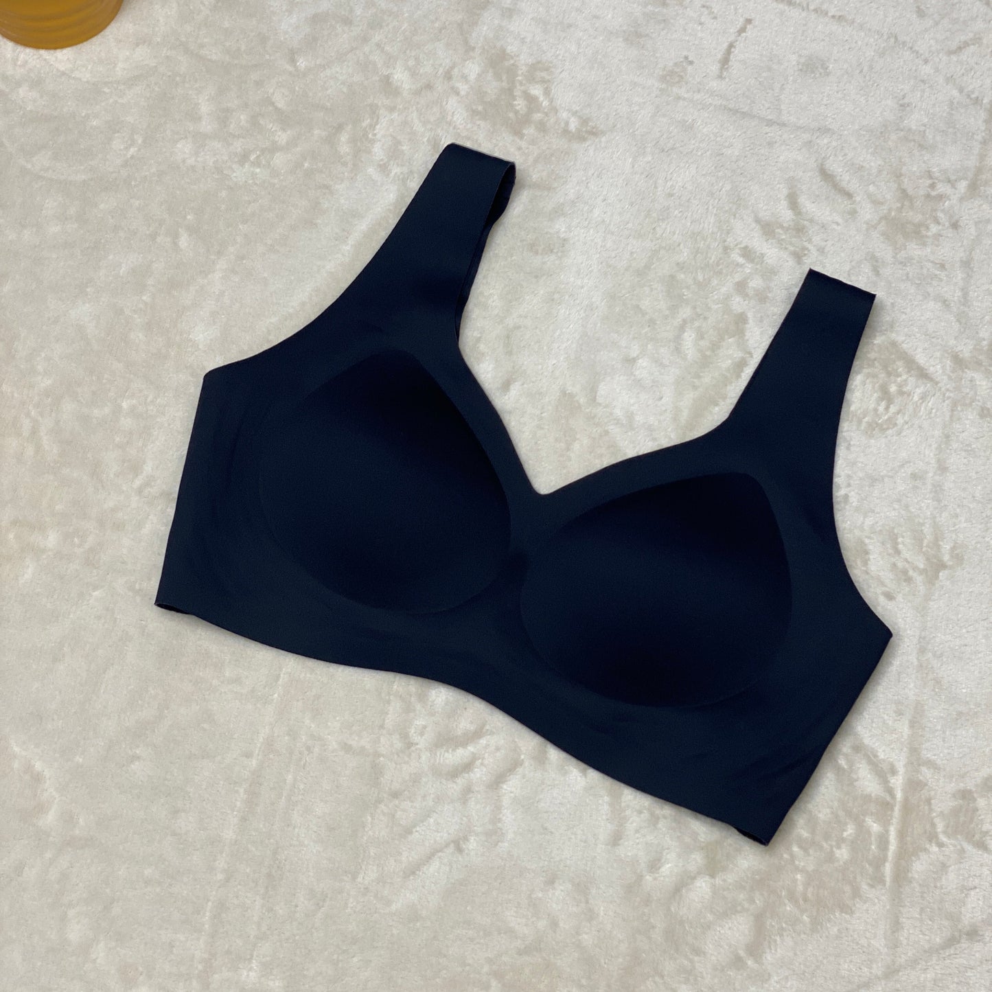 Sutien fără carcasă și fără cusături