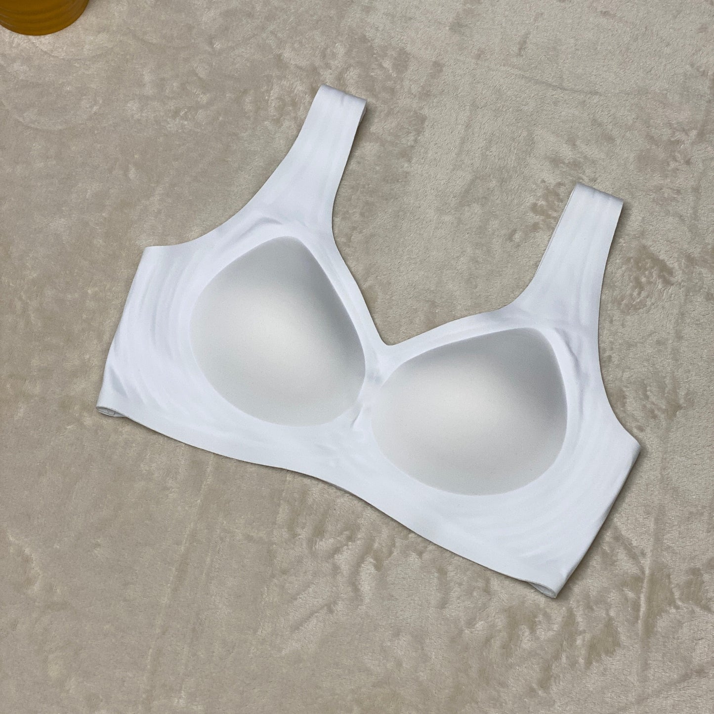 Sutien fără carcasă și fără cusături