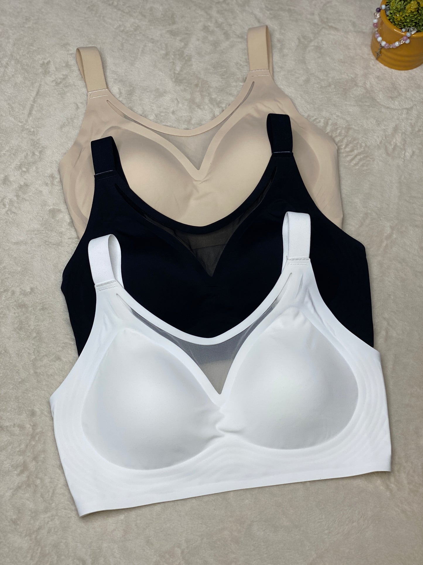 Sutien fără carcasă și fără cusături