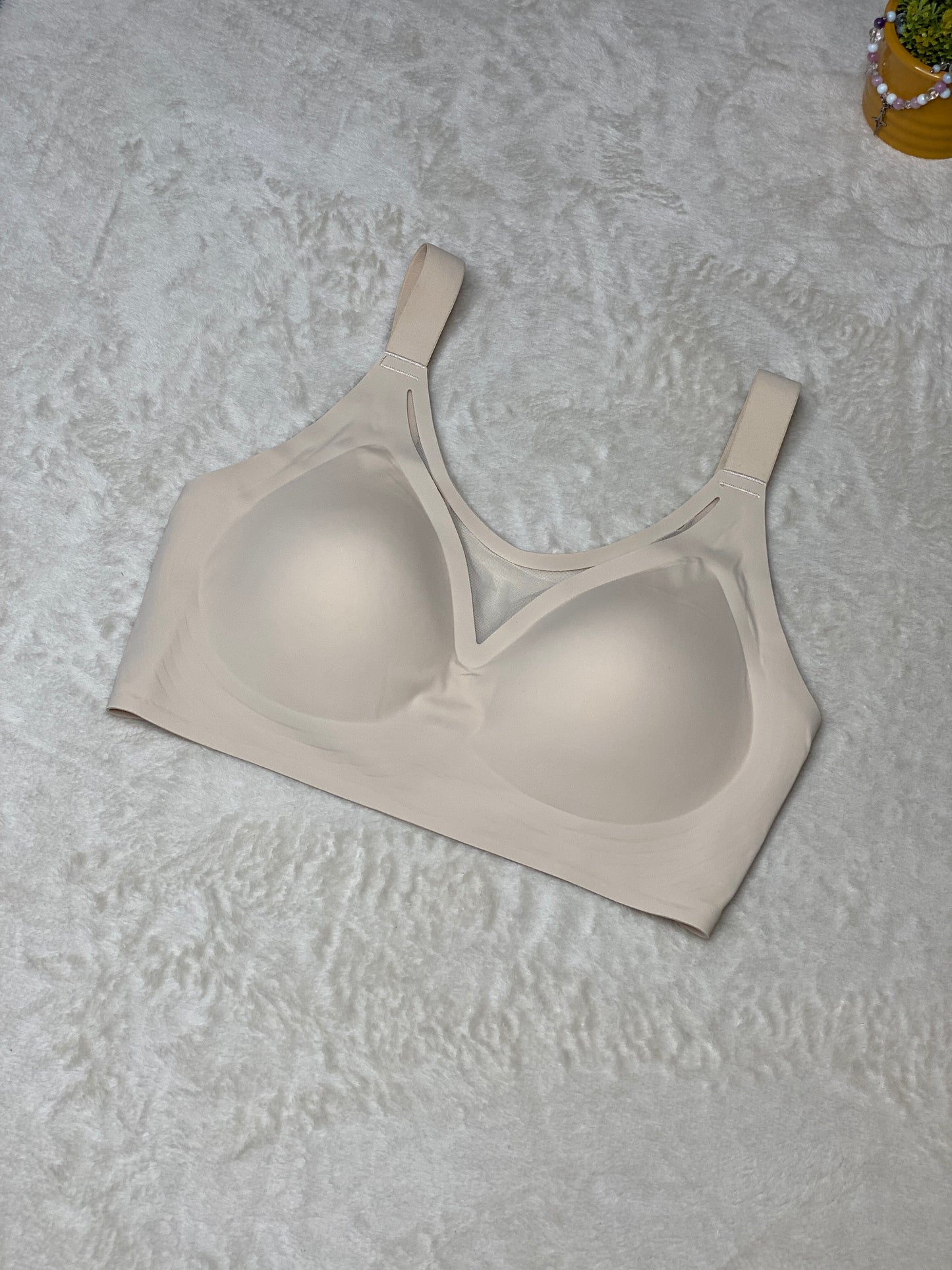 Sutien fără carcasă și fără cusături