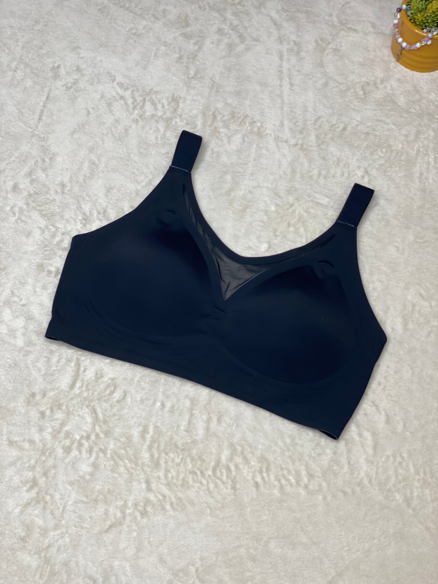 Sutien fără carcasă și fără cusături