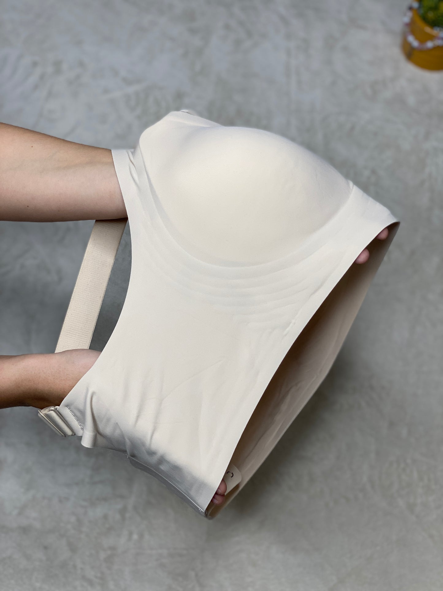 Sutien fără carcasă și fără cusături